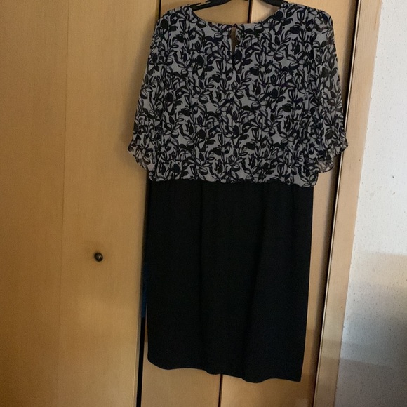Beautiful Black &Grey Dress - Picture 2 of 12